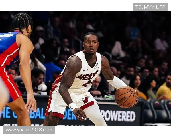 罗齐尔出庭时手铐脚镣加身穿着黄蜂队连帽衫引发关注